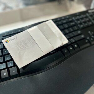 LIKE NEW - Microsoft Ergonomic Keyboard - Black